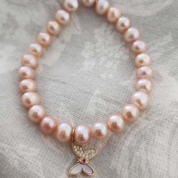 SYDNEY EVAN Wicked Diamond, Pearl And 14k Yellow Gold Butterfly Charm Bracelet - Picture 6 of 7